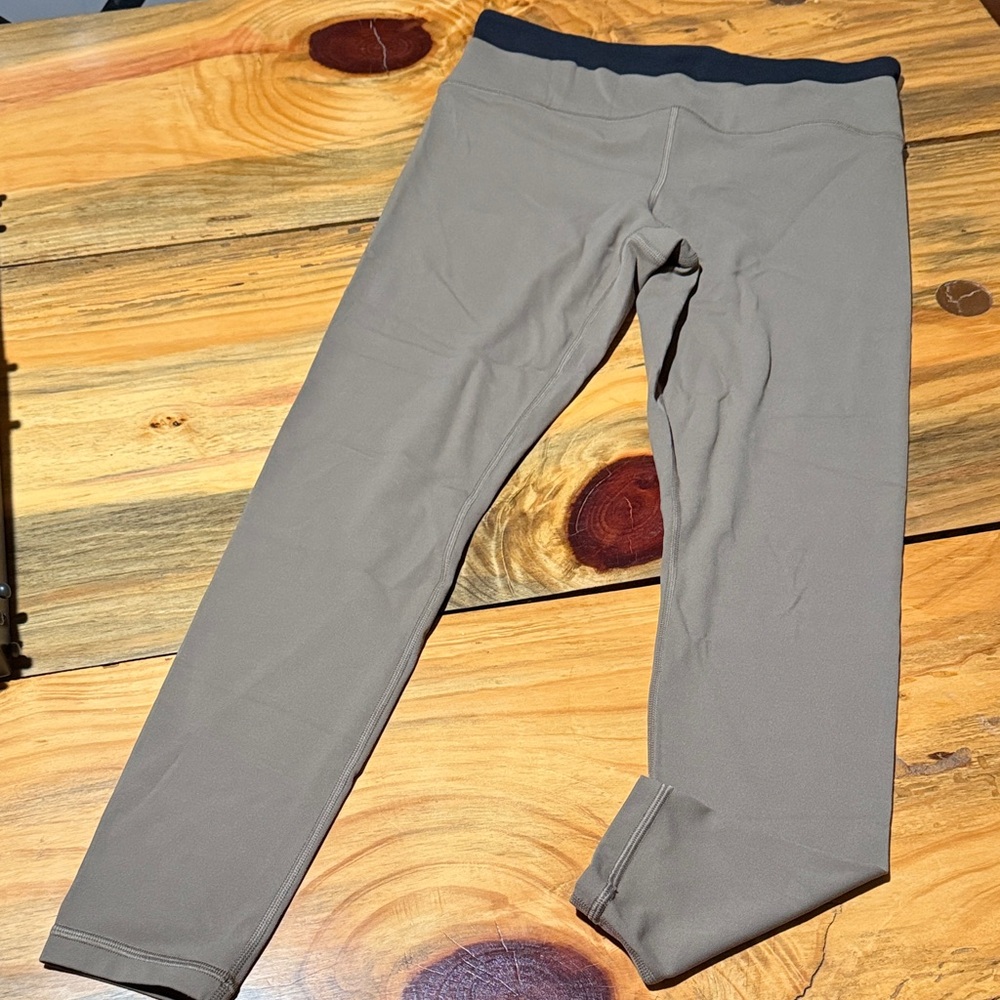 NWOT Athleta Leggings Ultra High Rise Elation Double Up Tights in Taupe/Black